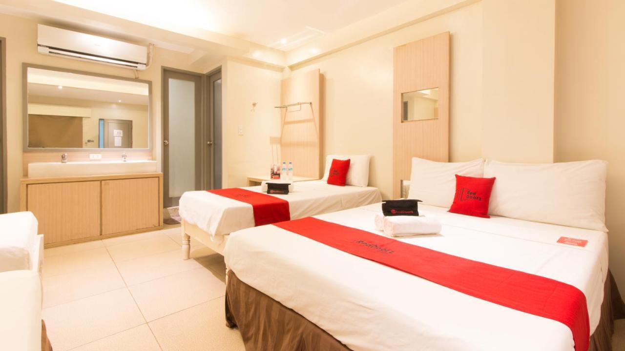Reddoorz @ General Segundo Avenue Laoag Hotel Kültér fotó