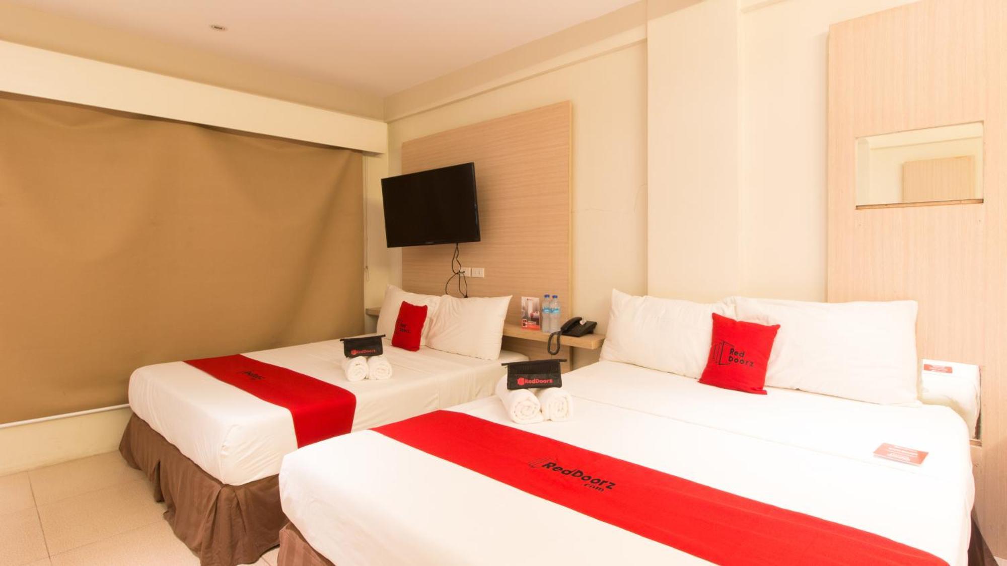 Reddoorz @ General Segundo Avenue Laoag Hotel Kültér fotó