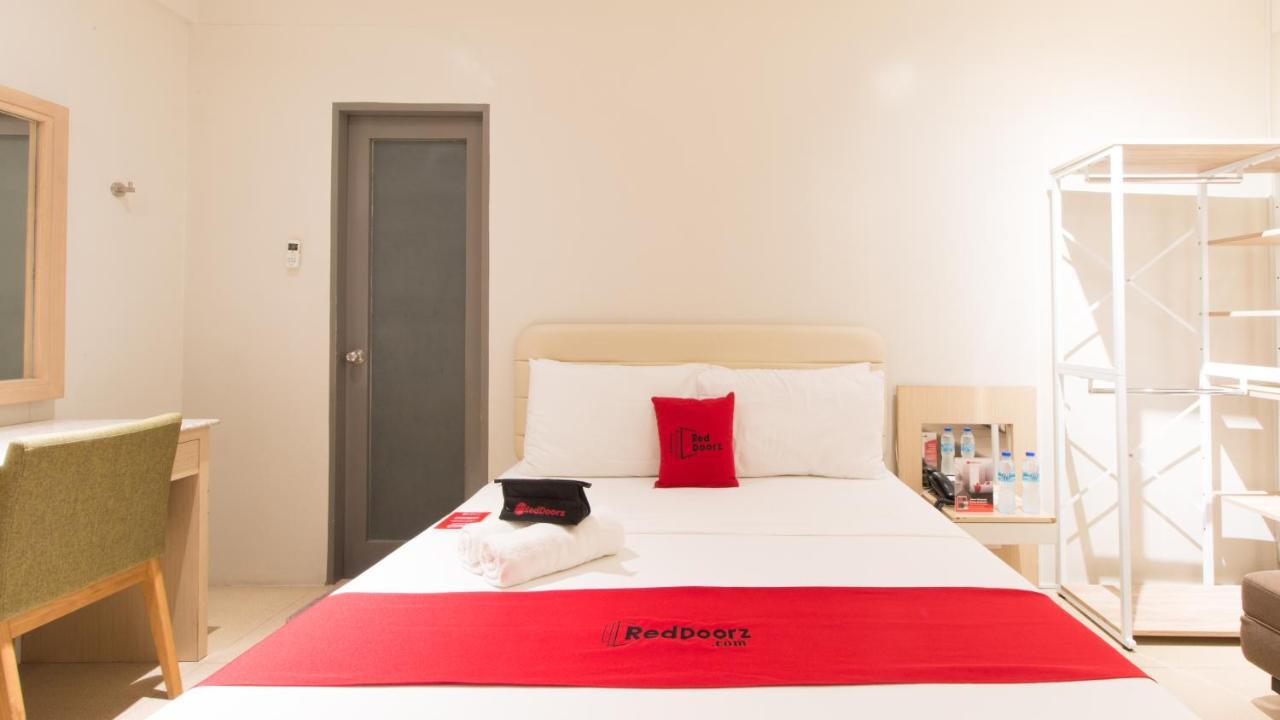 Reddoorz @ General Segundo Avenue Laoag Hotel Kültér fotó