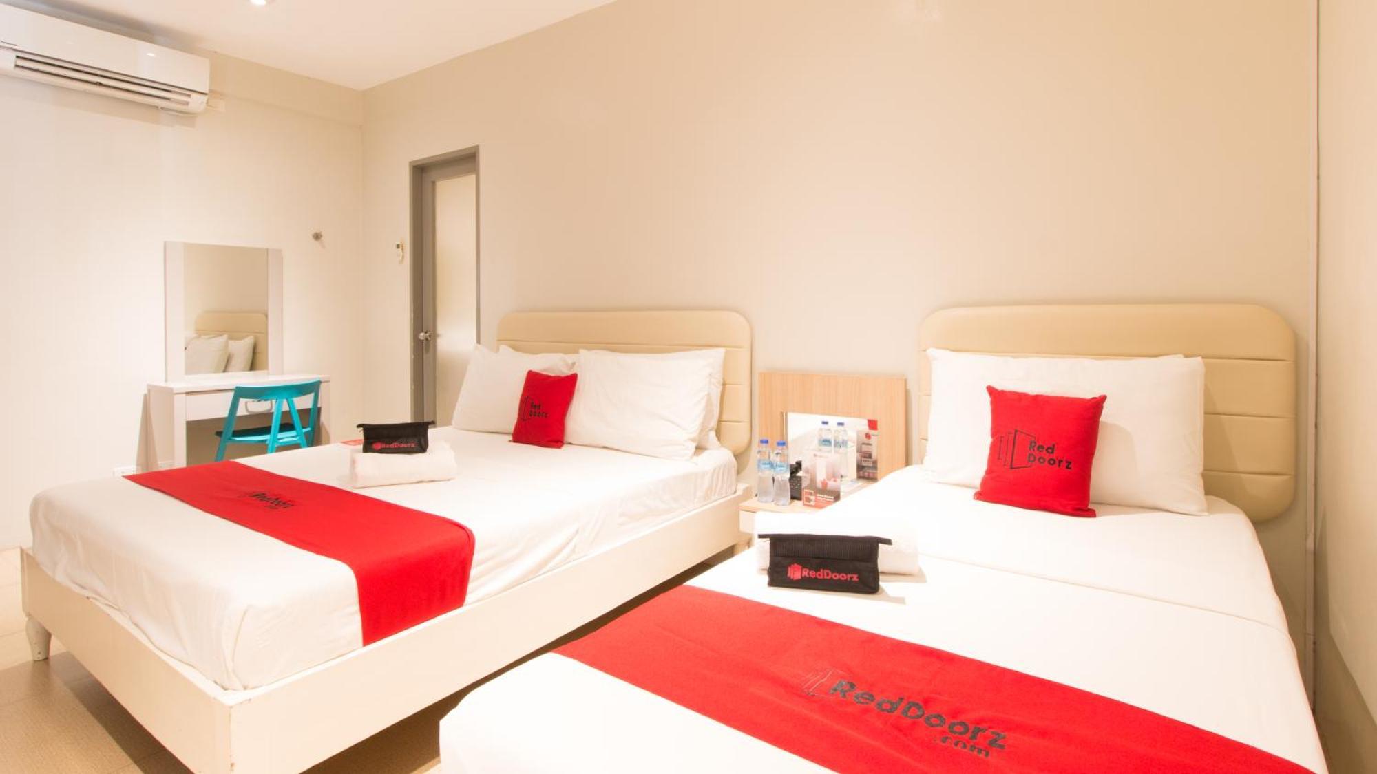 Reddoorz @ General Segundo Avenue Laoag Hotel Kültér fotó