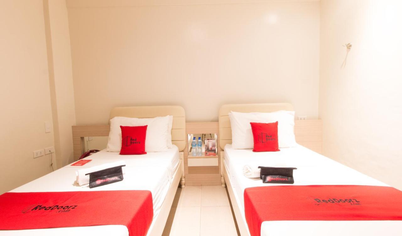 Reddoorz @ General Segundo Avenue Laoag Hotel Kültér fotó