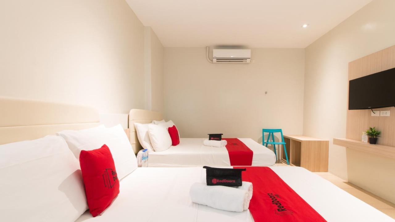 Reddoorz @ General Segundo Avenue Laoag Hotel Kültér fotó