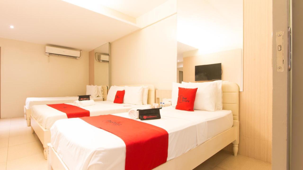 Reddoorz @ General Segundo Avenue Laoag Hotel Kültér fotó